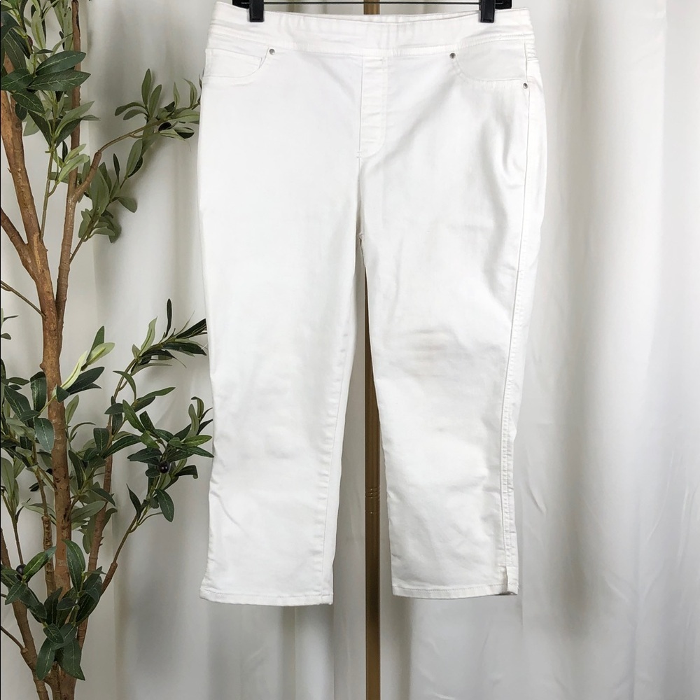 Chico's White Perfect Stretch Girlfriend Slim Leg Capri (B4)